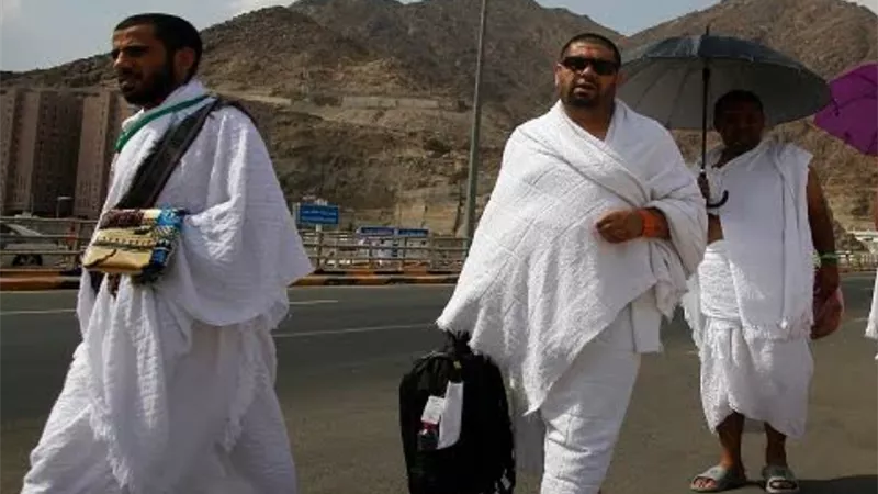 بدء توافد الحجيج إلى جبل عرفات