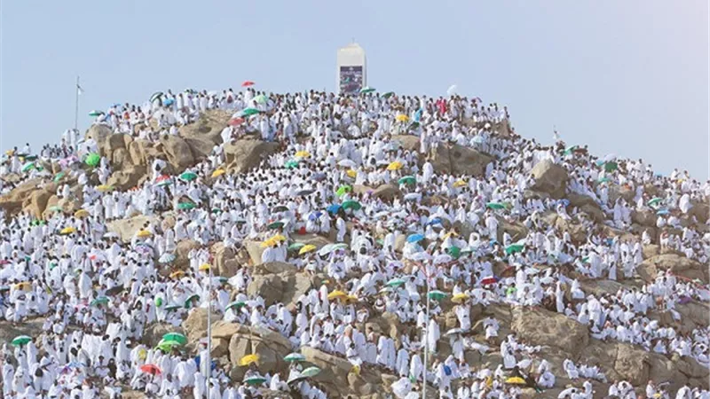 ما اصل تسمية جبل عرفات بهذا الاسم؟