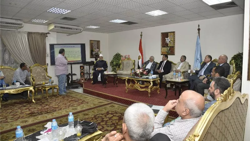 محافظ أسيوط يناقش مع أعضاء مجلس الشيوخ عددًا من القضايا التي تهم المواطنين