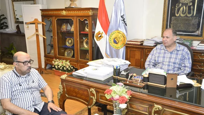 محافظ أسيوط يناقش خطة مديرية الصحة والمستشفيات العامة خلال عطلة العيد