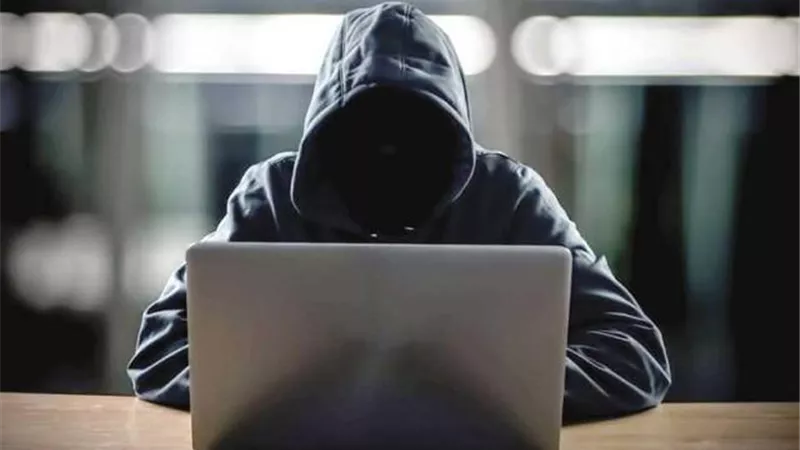 ضبط شخص لارتكابه واقعة تهديد إحدى السيدات عبر شبكة الإنترنت بالدقهلية