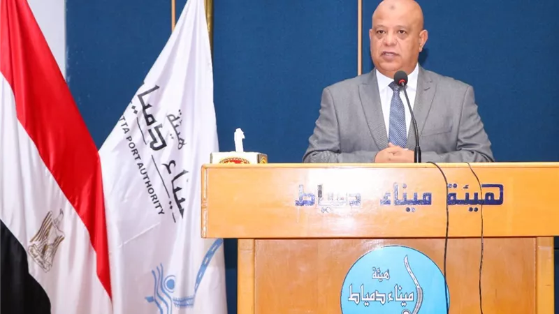 رئيس ميناء دمياط يهنئ العاملين بعيد الأضحى المبارك