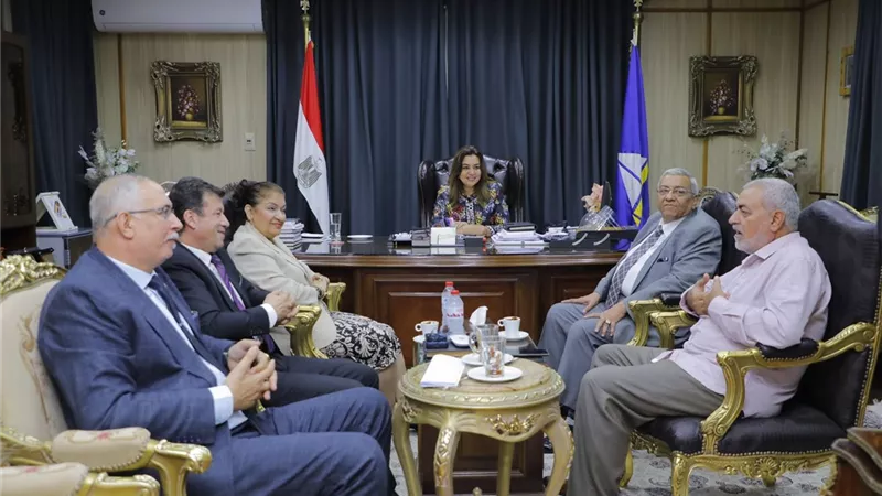 محافظ دمياط تلتقى مع أعضاء مجلس النواب لبحث طلبات المواطنين