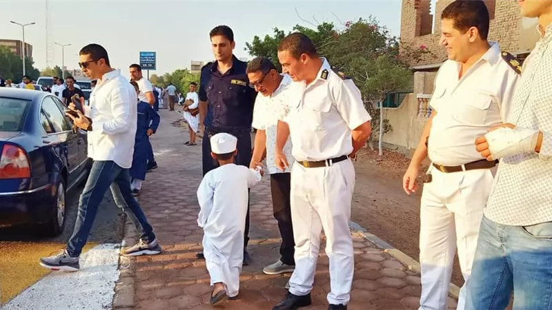 رئيس غارب يؤدى شعائر صلاة عيد الاضحى المبارك بساحة مسجد عمر بن الخطاب