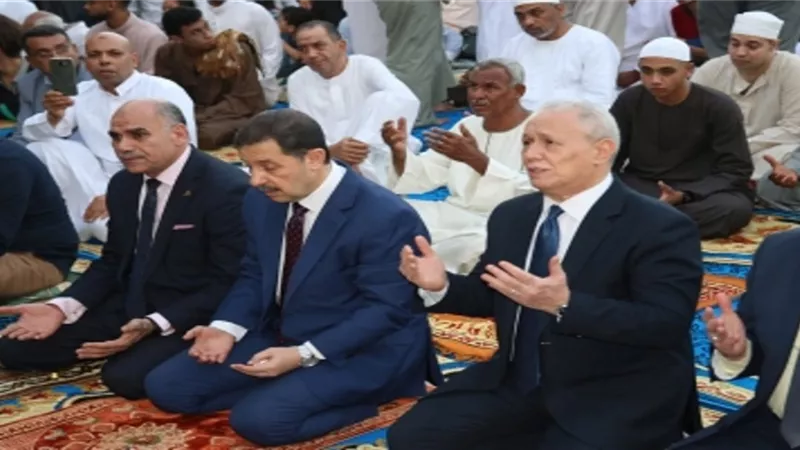 محافظ الاقصر يؤدى صلاة العيد بساحة أبو الحجاج