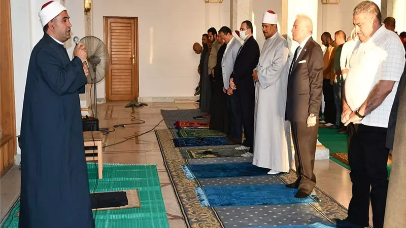 فودة يؤدي صلاة عيد الاضحى المبارك بساحة مسجد السلام بشرم الشيخ
