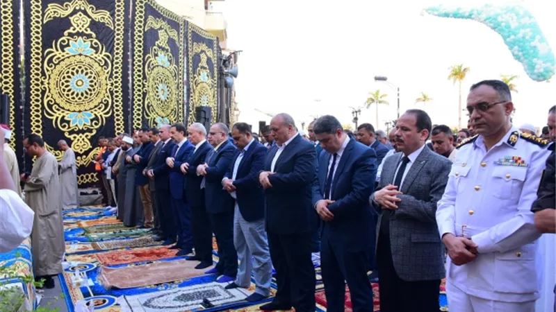 رئيس جامعة الأقصر يؤدي صلاة عيد الأضحى المبارك بساحة سيدي ابوالحجاج