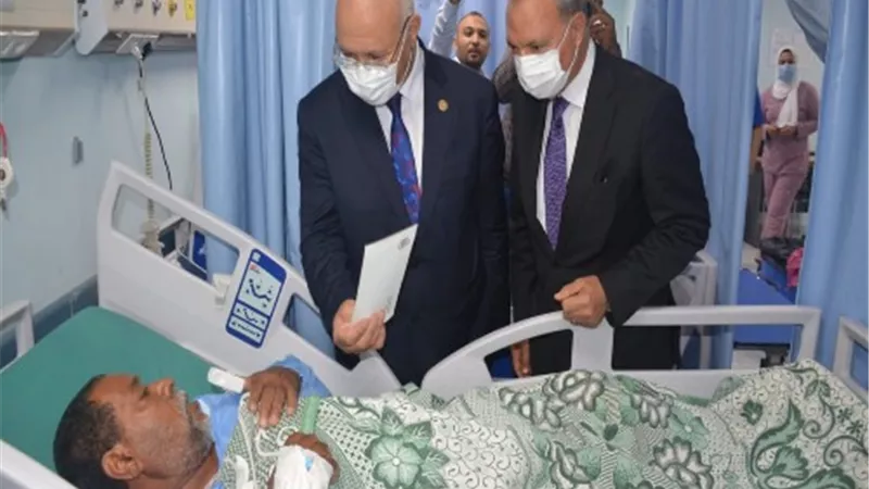 محافظ القليوبية ورئيس جامعة بنها يرسمان الفرحة على وجوه الأيتام والمسنين والمرضى