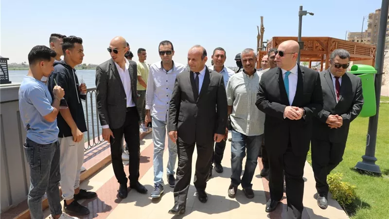 محافظ بني سويف يتفقد الكورنيش والممشى السياحي