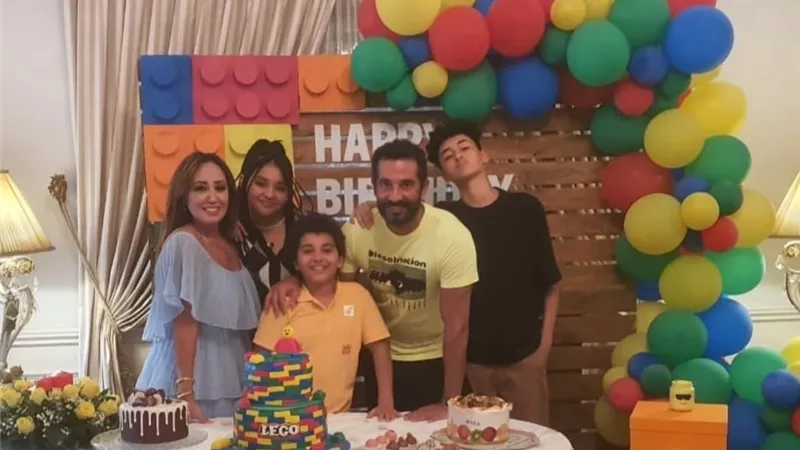 بعد غياب.. عمرو سعد يكشف عن صورة جديدة لزوجته واولاده فى العيد