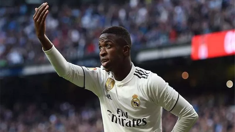 فينيسيوس يجدد عقده مع ريال مدريد لمدة 5 سنوات