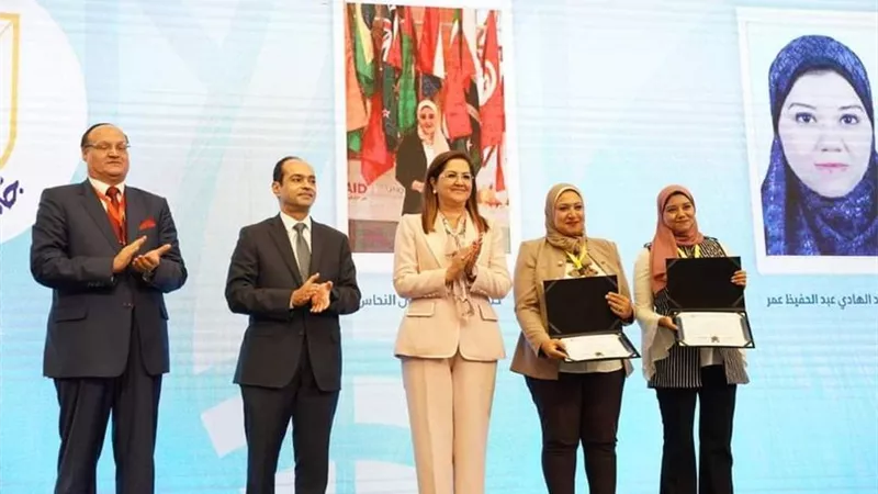 وزير الرياضة يهنىء أبناء الوزارة الفائزين بمبادرة 