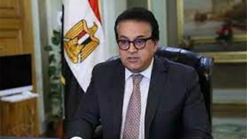 وزير التعليم العالي يستعرض تقريرًا حول التخصصات العلمية للذكاء الاصطناعي بالجامعات الحكومية