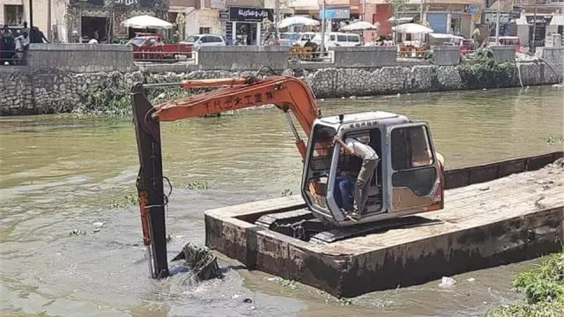بتكلفة 3 مليون جنيه ..محافظ الشرقية يُتابع أعمال تطهير وتكريك بحر مويس