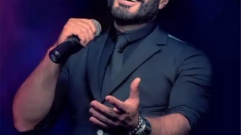 تامرحسنى يغنى لاول مرة 