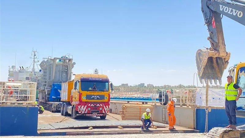 ميناء العريش يستقبل شحنتي معدات محطة الكهرباء