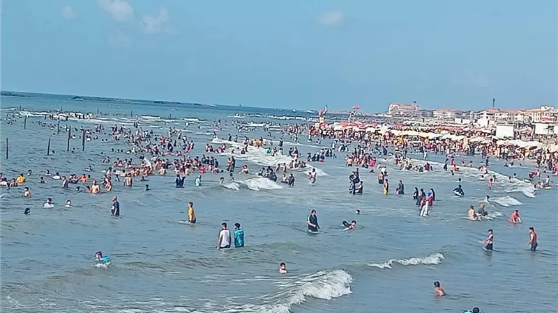 زحام شديد برأس البر.. إنقاذ ٤٥ مواطنا من الغرق.. وإعادة ٨٠ طفلا تائها لزويهم