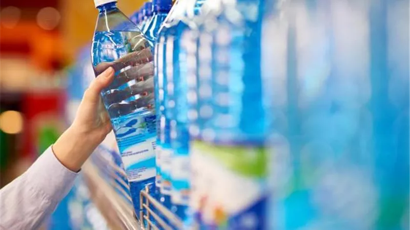 الحكومة: زيادة في أسعار المياه المعدنية والغازية والعصائر الطبيعية بنسبة 2%