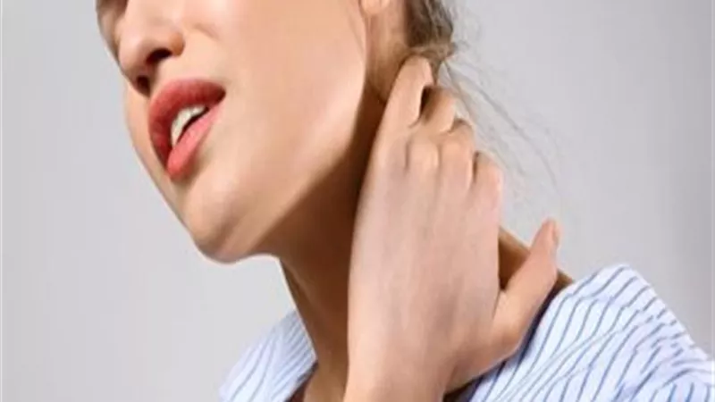 اسباب مقلقة لوجود بقع داكنة خلف رقبتك..احذر