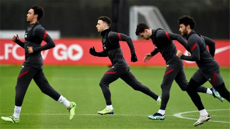 مهاجم ليفربول يعلن غيابه عن مواجهة مانشستر يونايتد