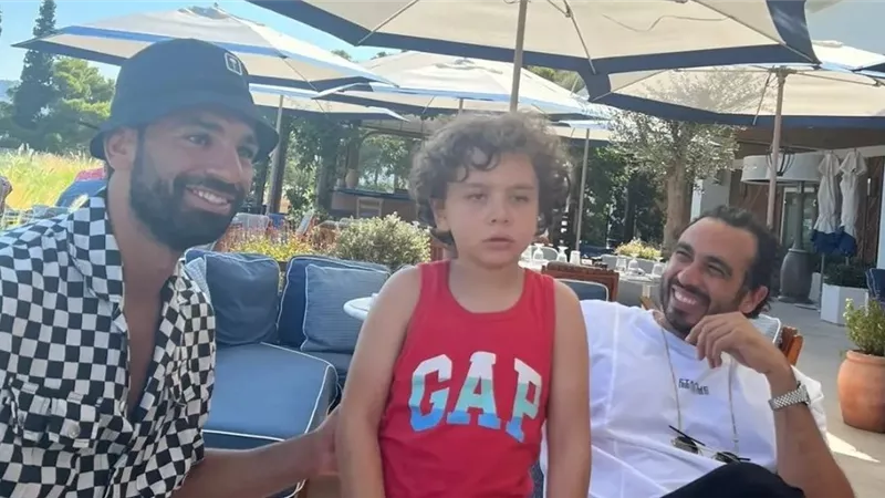 هشام عاشور برفقة محمد صلاح فى أحدث ظهور.. صور