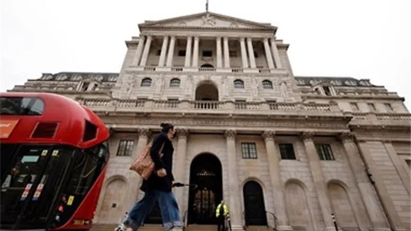 محافظ بنك إنجلترا يتوقع عودة التضخم إلى مستواه المستهدف 2% خلال عامين