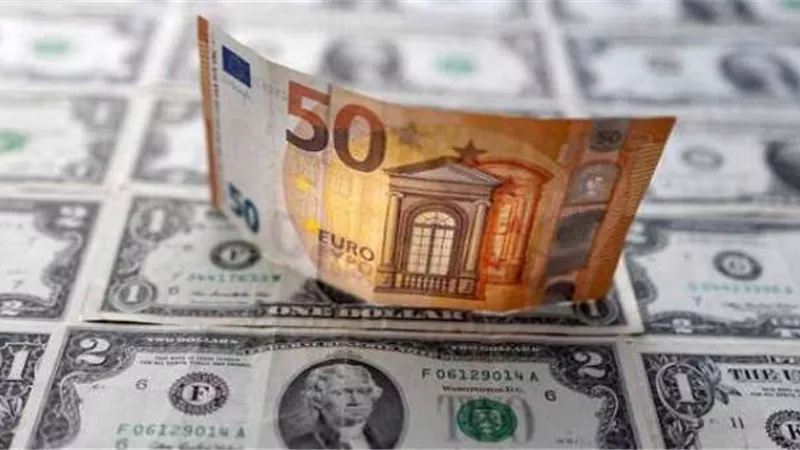 اليورو يهبط إلى ما دون دولار واحد لأول مرة منذ 20 عاما