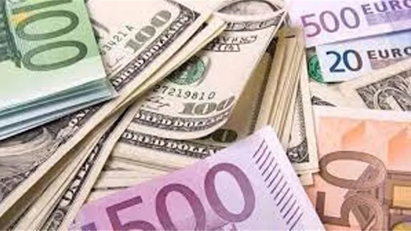 قوة الدولار وتهديدات قطع الغاز الروسى تهويان باليورو