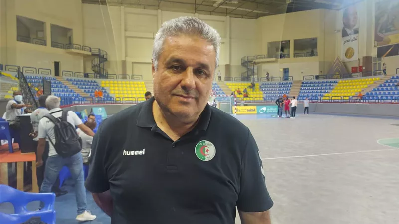 مدرب منتخب الجزائر لكرة اليد: الأخطاء الفردية سبب الهزيمة أمام غينيا وفرصة التأهل قائمة