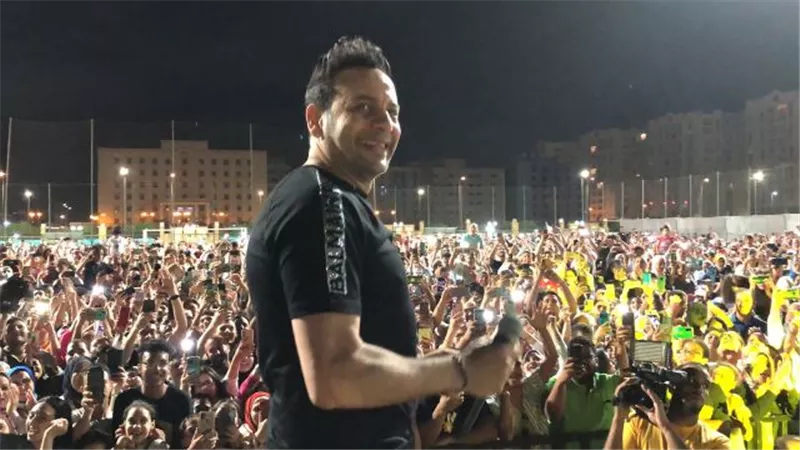 حفل مصطفي قمر كامل العدد