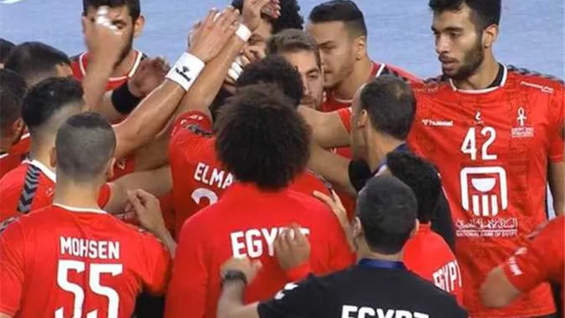 وزير الرياضة يؤازر لاعبي المنتخب الوطني لليد قبل مواجهة المغرب