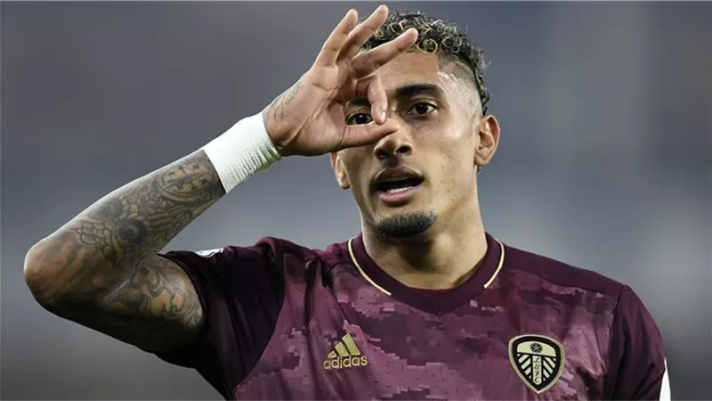 برشلونة يعلن رسميا التعاقد مع رافينيا