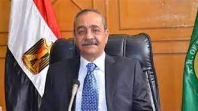 محافظ الإسماعيلية يشدد الرقابة على محطات الوقود ومواقف السيارات