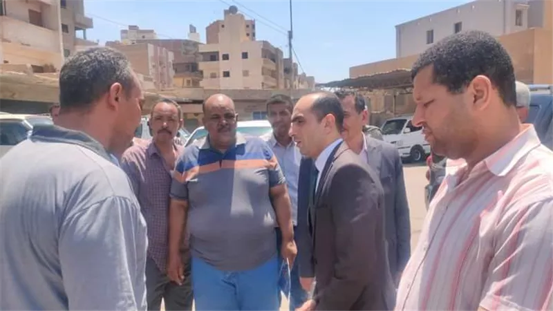 نائب محافظ سوهاج يتفقد سير العمل بمواقف سيارات الأجرة بالمراغة وطهطا