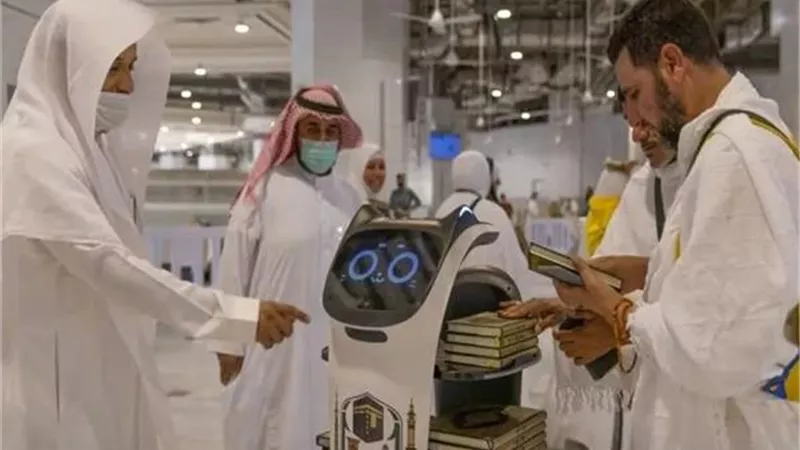 رئاسة شئون الحرمين توفر روبوتًا لتوزيع المصاحف والكتب داخل المسجد الحرام