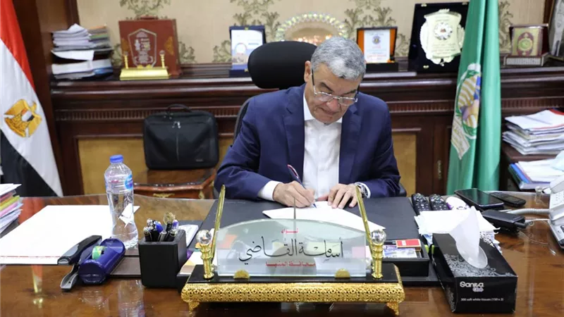 محافظ المنيا يقر التعريفة الجديدة للمواصلات الداخلية والخارجية