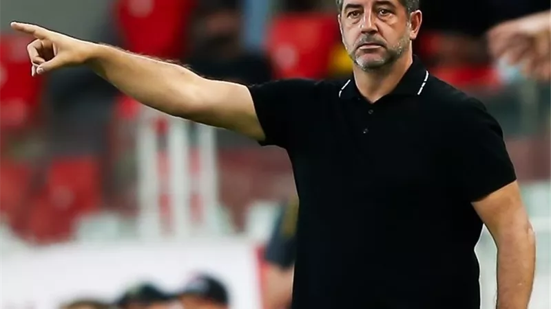 خلفًا لكيروش.. تعيين البرتغالي روي فيتوريا مديرًا فنيًا لمنتخب مصر