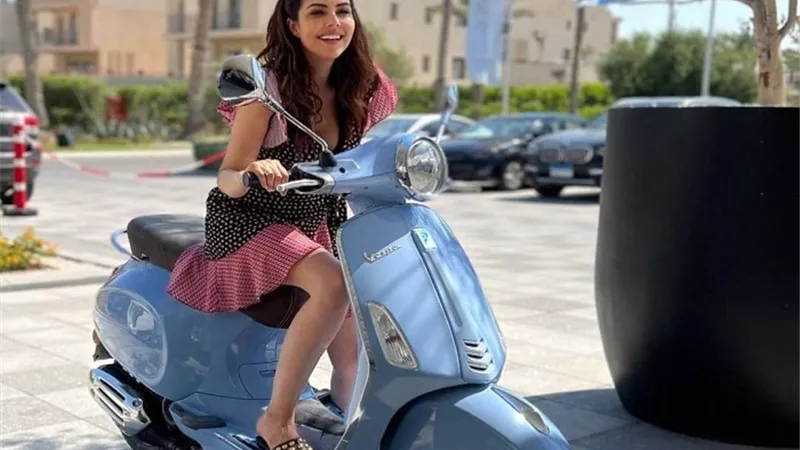 امينة مغربي تثير حيرة جمهورها بعد صور دبلتها!