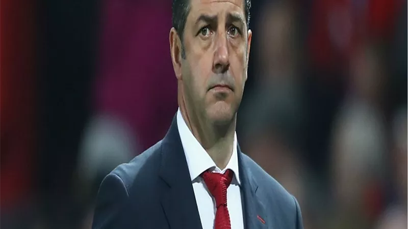 حصد 8 بطولات.. تعرف على السيرة الذانية لـ روي فيتوريا مدرب منتخب مصر الجديد