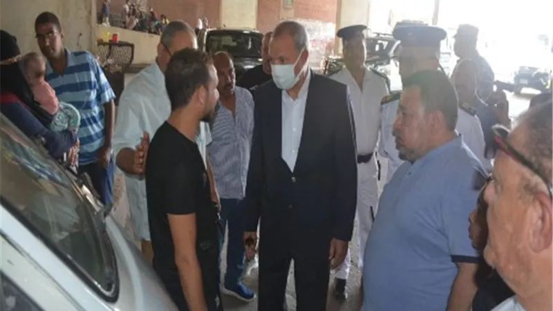 محافظ القليوبية يتفقد محطات الوقود ومواقف السيارات للتأكيد على أسعار المواصلات الجديدة