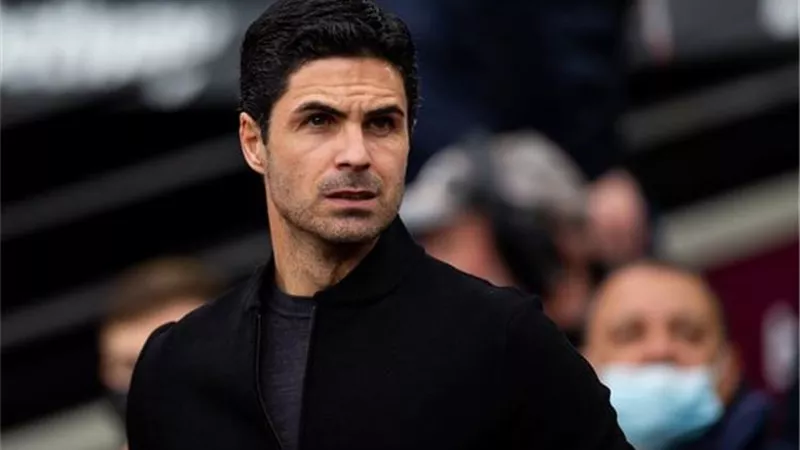 أرتيتا يقرر منح فرصة أخيرة لهذا اللاعب قبل السماح له بالرحيل لفالنسيا