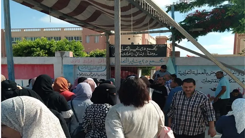 توافد طلاب الثانوية العامة على اللجان بالاسكندرية عقب إجازة العيد