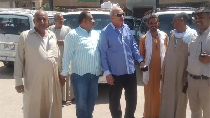 محافظ أسيوط يوجه قيادات المحافظة بتكثيف الجولات على مواقف السيارات للتأكد من الالتزام بالتعريفة الجديدة