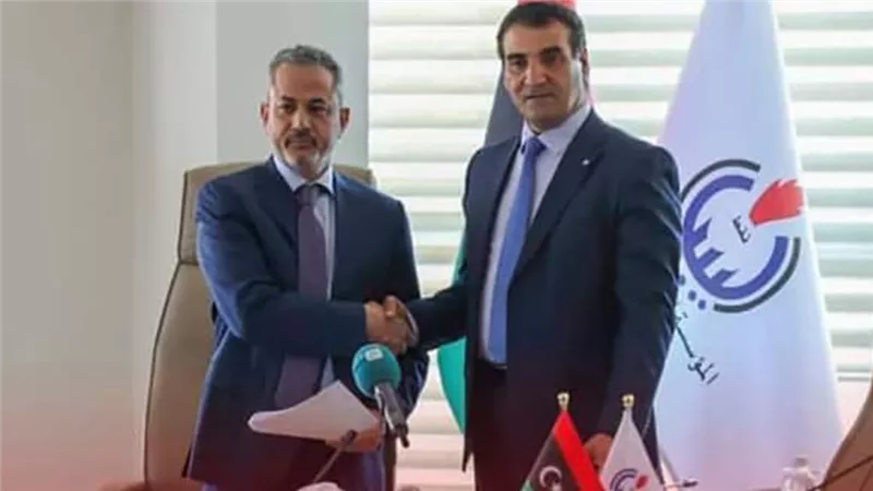 الرئيس الجديد لمؤسسة النفط الليبية يتسلم مهامه.. ويتعهد بإعادة الإنتاج