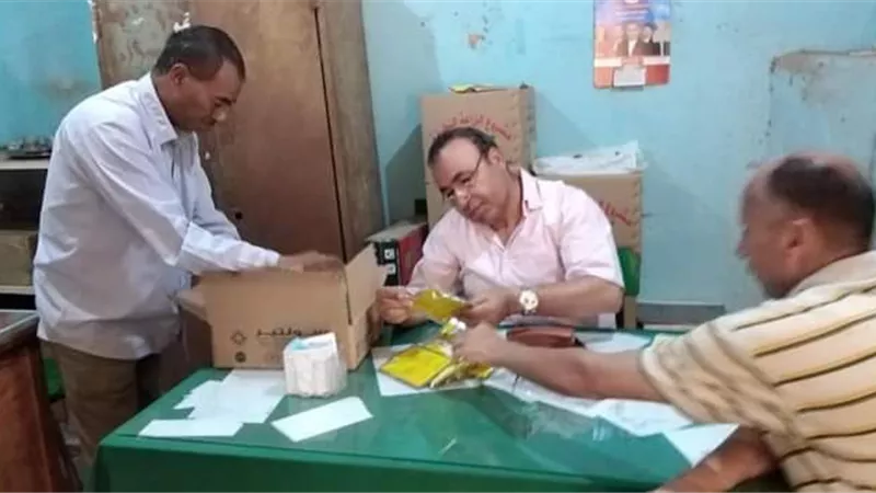 وكيل وزارة الزراعة يتابع الرش الدوري لمحصول القطن .. بالفيوم