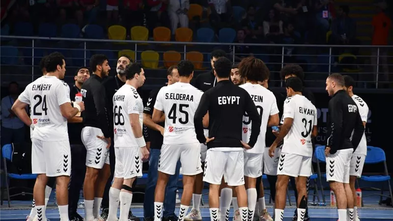 ممنوع الاقتراب او التصوير من مران الفراعنة استعدادا للجزائر