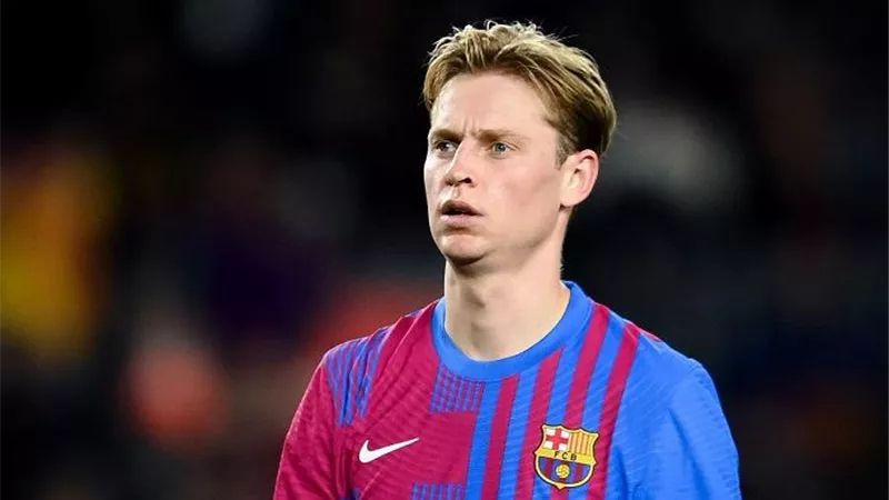 برشلونة يقرر عدم سفر دى يونج مع الفريق لإجباره على الرحيل الى مانشستر يونايتد
