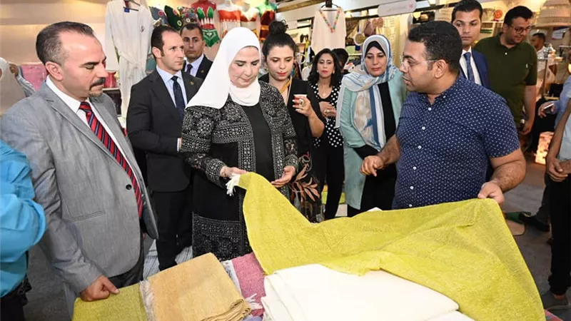 القباج تفتتح معرض 