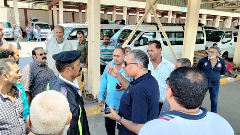 سحب خطوط السير للسائقين المخالفين لتعريفة الركوب الجديدة بدمياط ..صور
