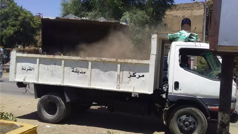رفع ٧٧ طن قمامة ومخلفات من قرى القرنة بالأقصر..صور